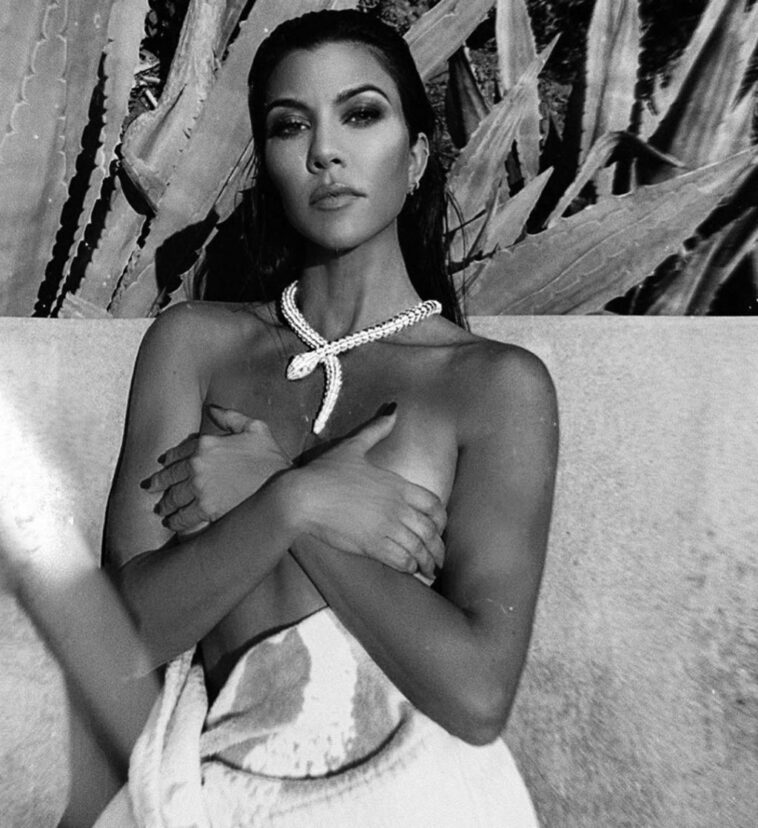 Kourtney Kardashian Nude & Sexy – ULTIMATE Collection (154 Photos + Videos) [Updated 07/25/2021]