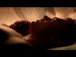 Tilda Swinton - Beach (2000) Sex Scene