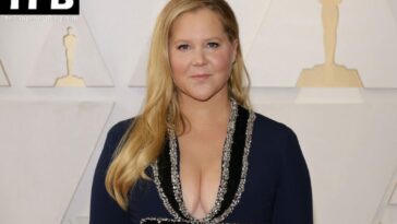 Amy Schumer Displays Nice Cleavage at the 94th Annual Academy Awards (18 Photos)