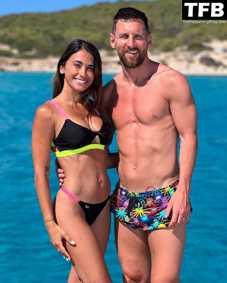 Antonela Roccuzzo & Lionel Messi Enjoy Their Summer Break Out in Formentera (37 Photos)