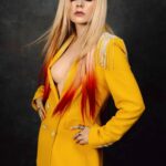 Avril Lavigne Sexy – Basic Magazine Issue 19 (20 Photos)
