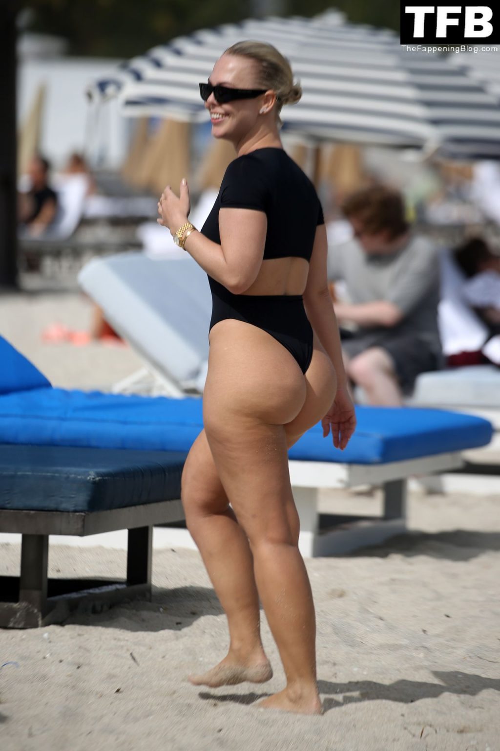 Bianca Elouise Shows Off Her Curves on the Beach in Miami (36 Photos)