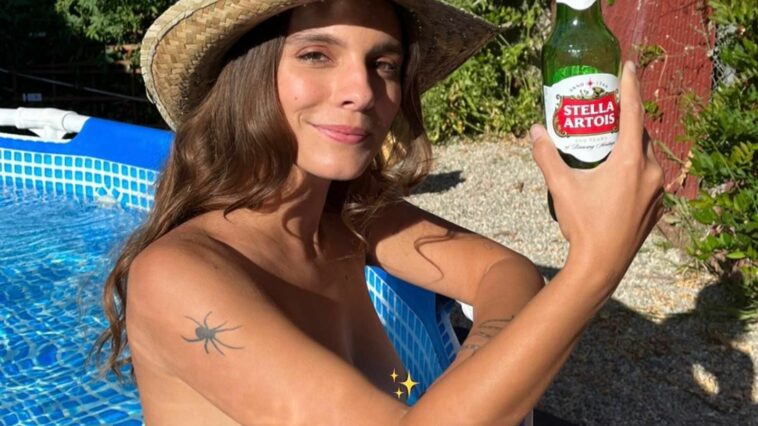 Caitlin Stasey Poses Topless (1 Photo)