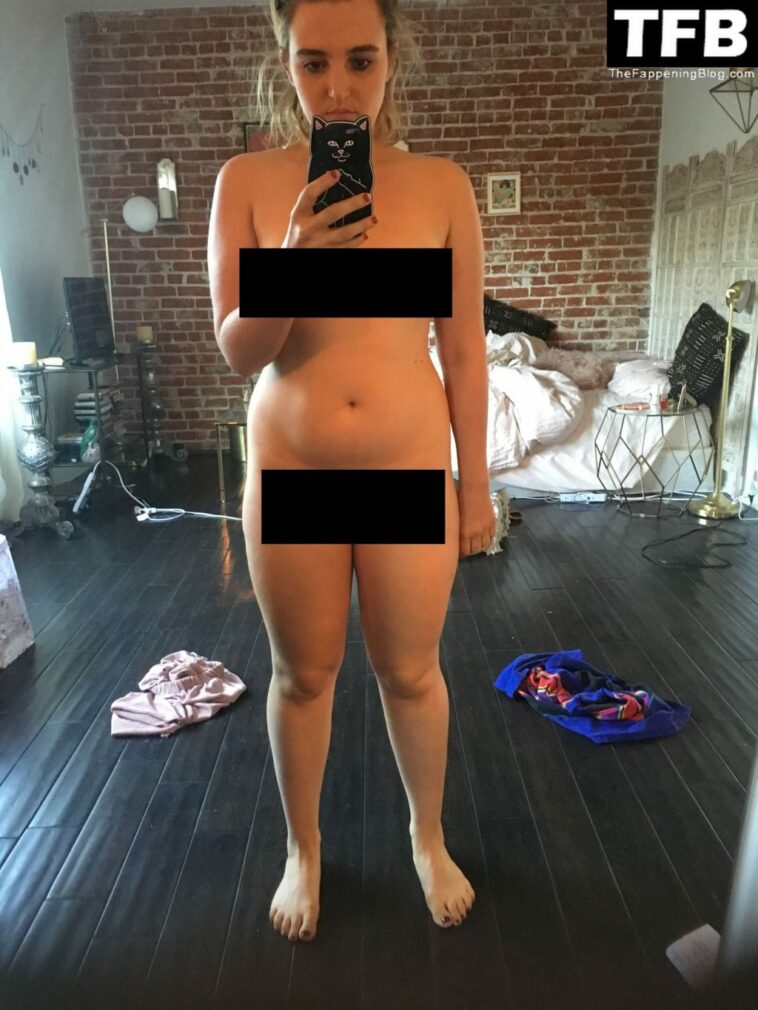 Chloe Fineman Nude Leaked The Fappening (4 Preview Photos)