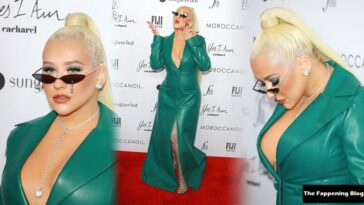 Christina Aguilera Flaunts Her Sexy Breasts at The Daily Front Row’s 6th Annual Fashion Los Angeles Awards (87 Photos)