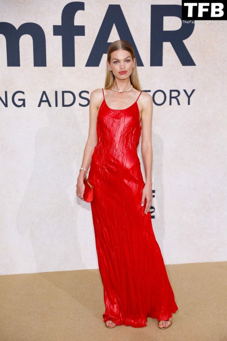 Braless Daphne Groeneveld Poses in a Red Dress at the 2022 amfAR Gala in Cannes (7 Photos)