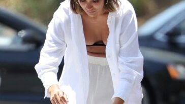 Frankie Bridge Displays Nice Cleavage During Her Holidays in Santa Monica (11 Photos)