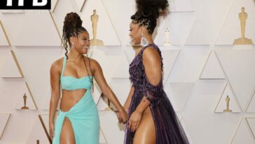 Halle Bailey & Chloe Bailey Pose on the Red Carpet at the 94th Annual Academy Awards (6 Photos)