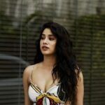 Janhvi Kapoor Flaunts Nice Cleavage in Mumbai (5 Photos)