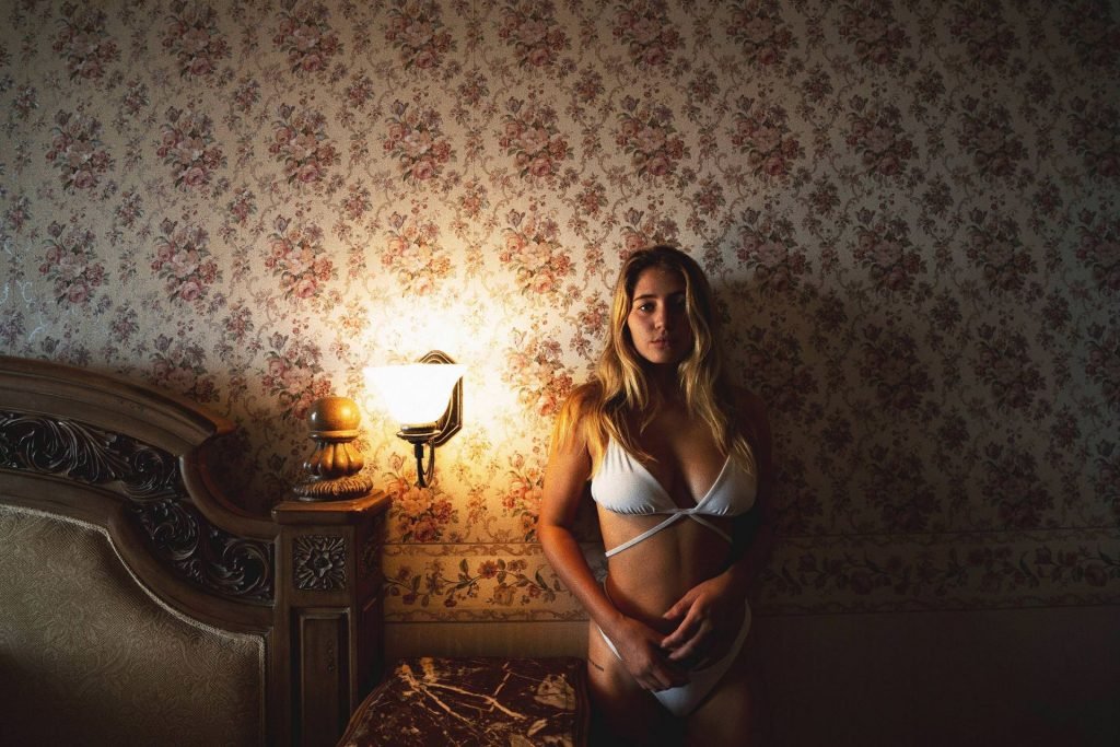 Lia Marie Johnson Nude & Sexy (5 Photos)