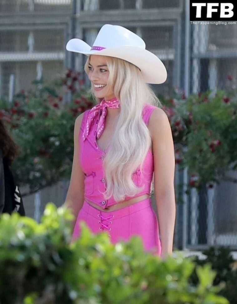 Margot Robbie & Ryan Gosling Wear Cowboy Hats in a Scene for “Barbie” in LA (26 Photos)