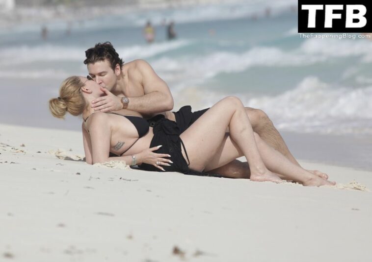 Shanna Moakler Looks Stunning in a Bikini as She Kisses Her Boyfriend on a Beach in Mexico (79 Photos)
