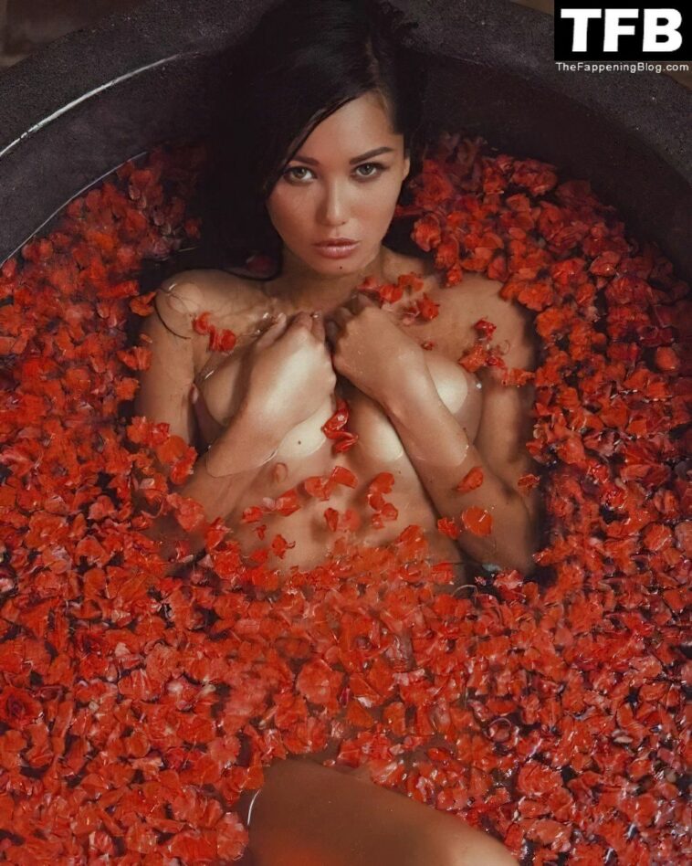 Tori Son Topless & Sexy Collection (13 Photos)