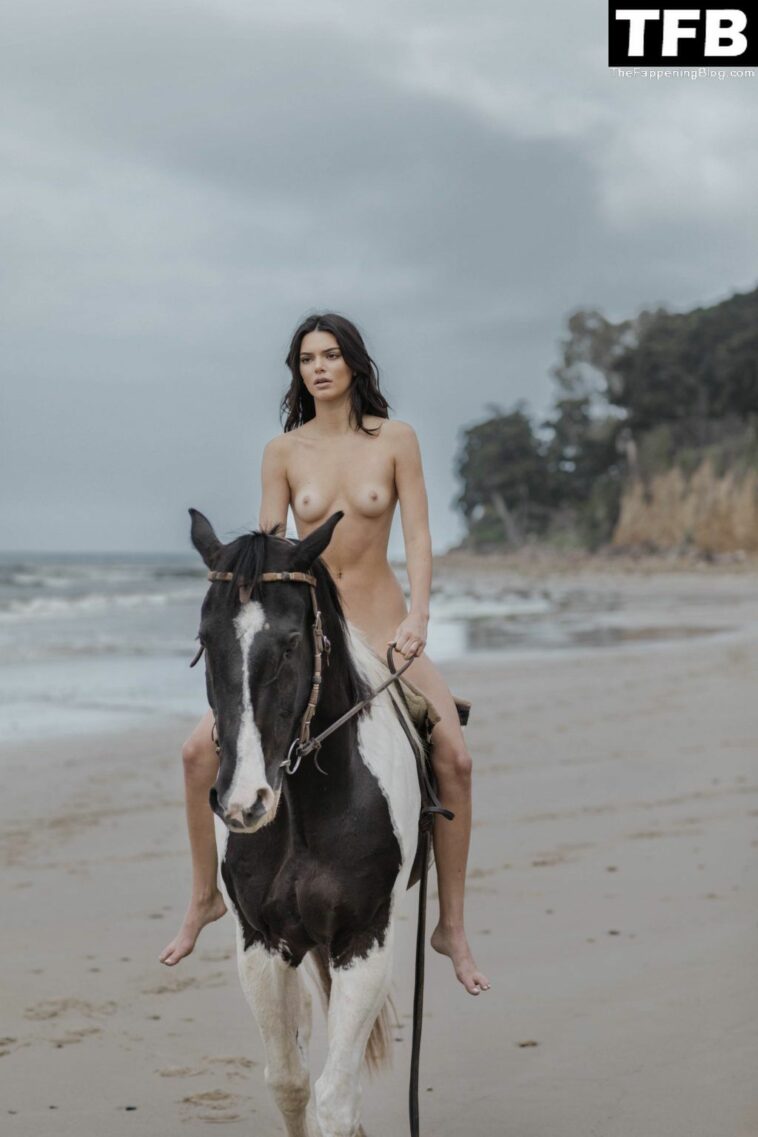 Kendall Jenner Nude & Sexy Collection – Part 2 (150 Photos)