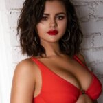 Selena Gomez Nude & Sexy Collection – Part 4 (150 Photos)