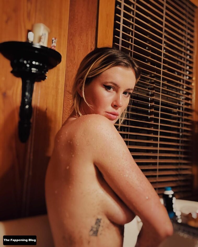Ireland Baldwin Nude & Sexy Collection (35 Photos)