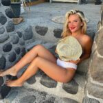 Evelyn Burdecki Topless & Sexy (8 Photos)