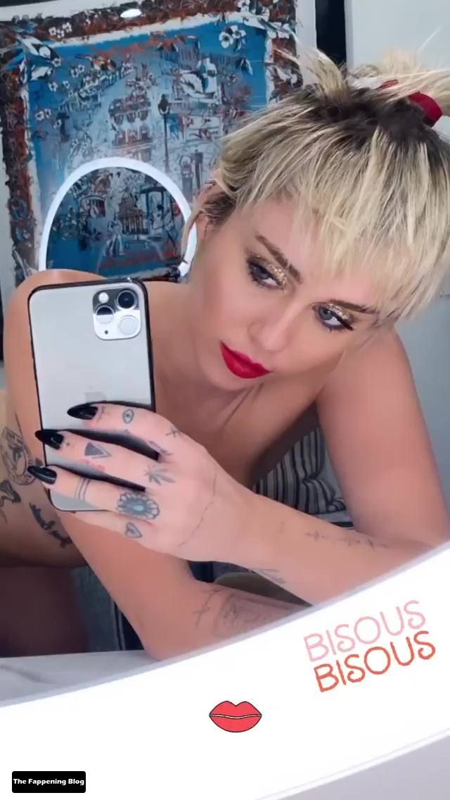 Miley Cyrus Nude & Sexy Collection (24 Photos)