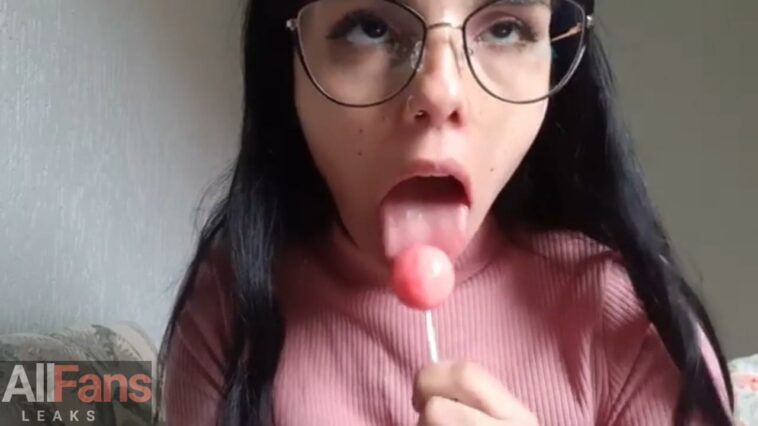 Jessy ASMR Lollipop Licking Video Leaked - Famous Internet Girls