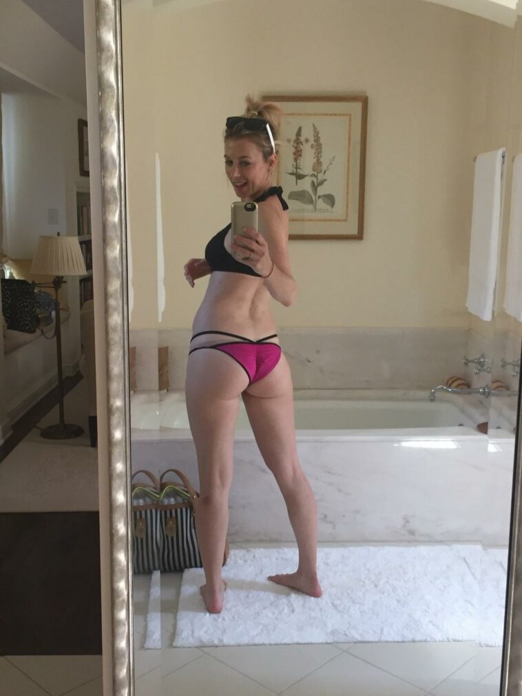 Iliza Shlesinger Sexy Bikini Selfies Set Leaked