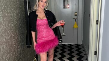 Busty Helen Flanagan Leaves Mnky Hse in Manchester (17 Photos)