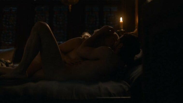 Emilia Clarke Nude - Game of Thrones (6 Pics + Video)