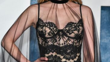Emma Roberts Displays Nice Cleavage at the Vanity Fair Oscar Party (35 Photos)