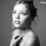 Grace Van Dien Sexy & Topless (24 Photos)