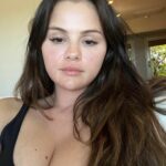 Selena Gomez Hot (2 Photos)