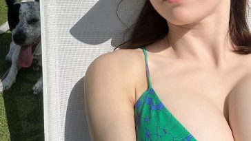 Alexandra Daddario Hot (2 Photos)