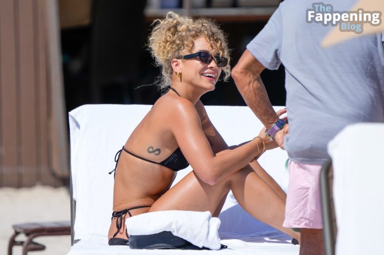 Jasmine Sanders Flaunts Her Bikini Body in Miami (24 Photos)