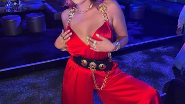 Bella Thorne Looks Hot in a Red Dress (6 Photos)