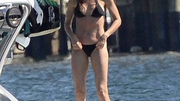 Gisele Bundchen Shows Off Her Slender Figure in a Bikini (55 Photos)
