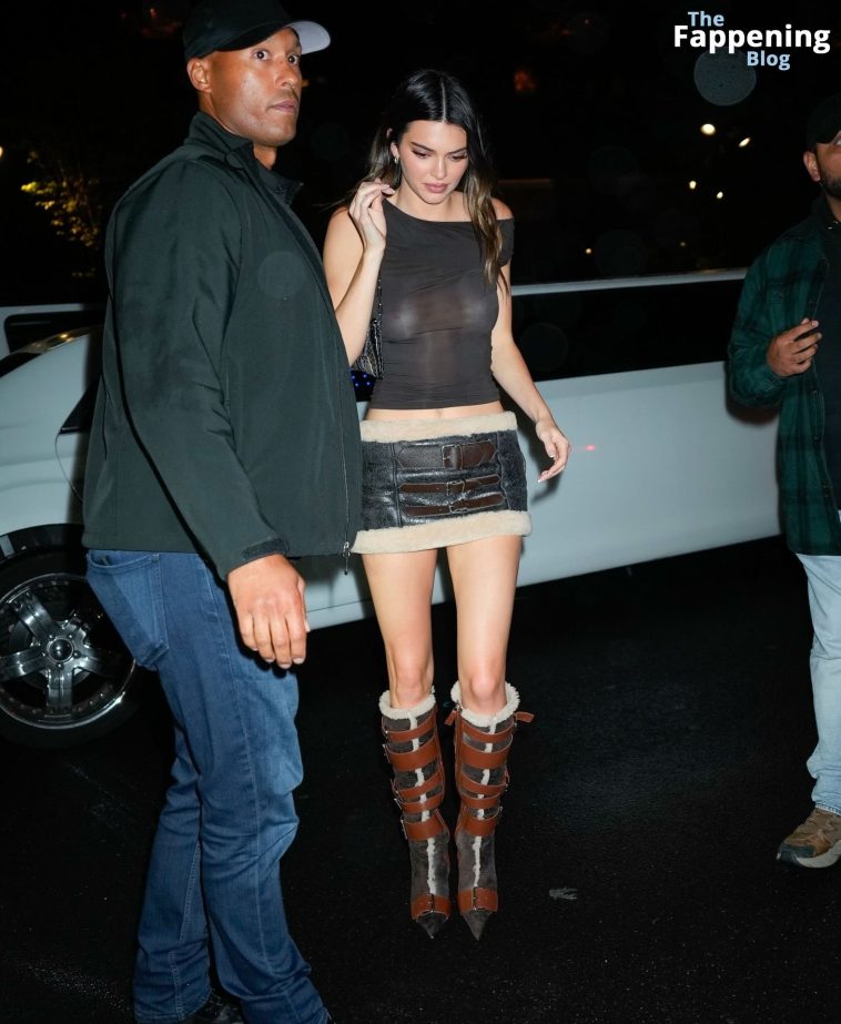 Kendall Jenner Flashes Her Nude Tits as She Enjoys a Date Night in NY (80 Photos)