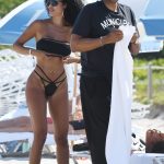 Kenny Smith Hits the Beach with a Sexy Woman in a Black Bikini in Miami (26 Photos)