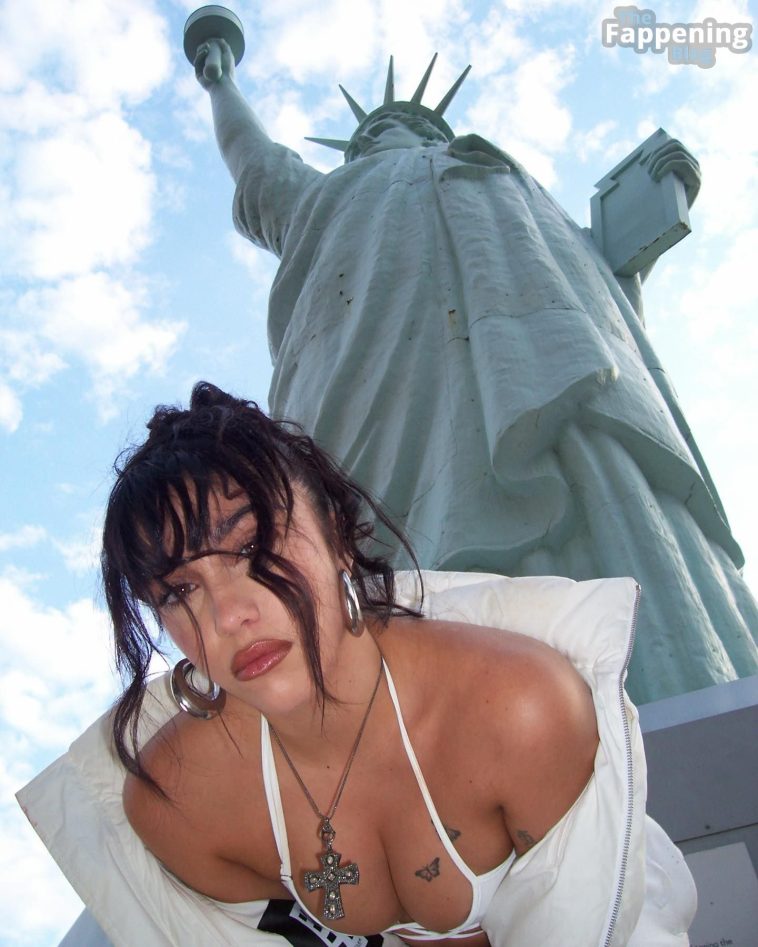 Lourdes Leon Nude & Sexy (21 Photos)