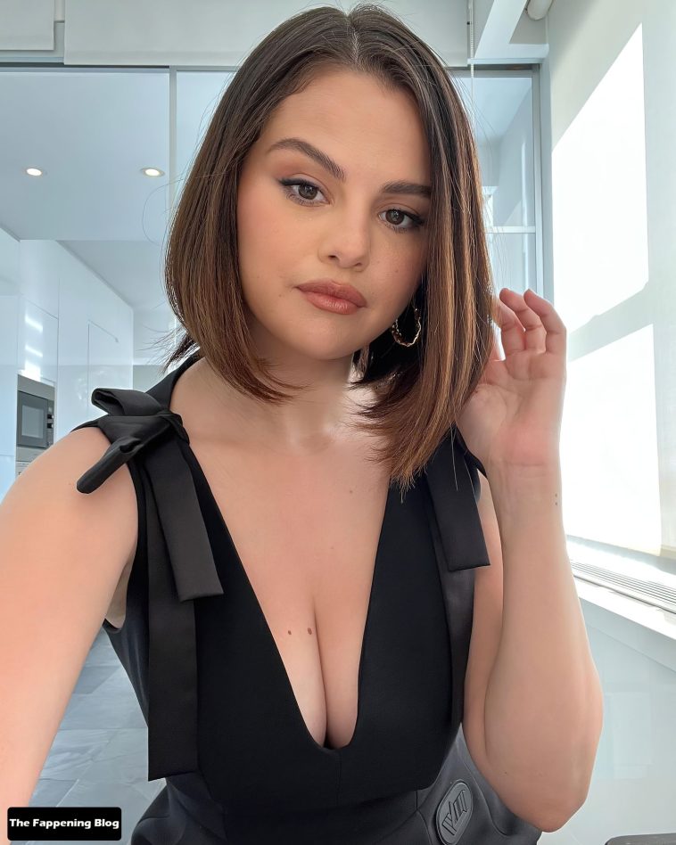 Selena Gomez Sexy (41 Photos)