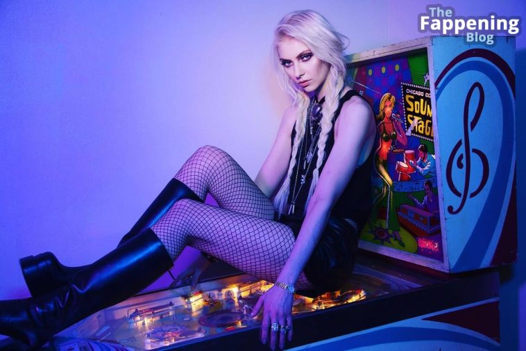 Taylor Momsen Shows Off Her Sexy Legs in a Hot Shoot (5 Photos)