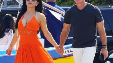 Lauren Sanchez Chills Out in the Monaco Sunshine with Jeff Bezos During Their Holiday (29 Photos)