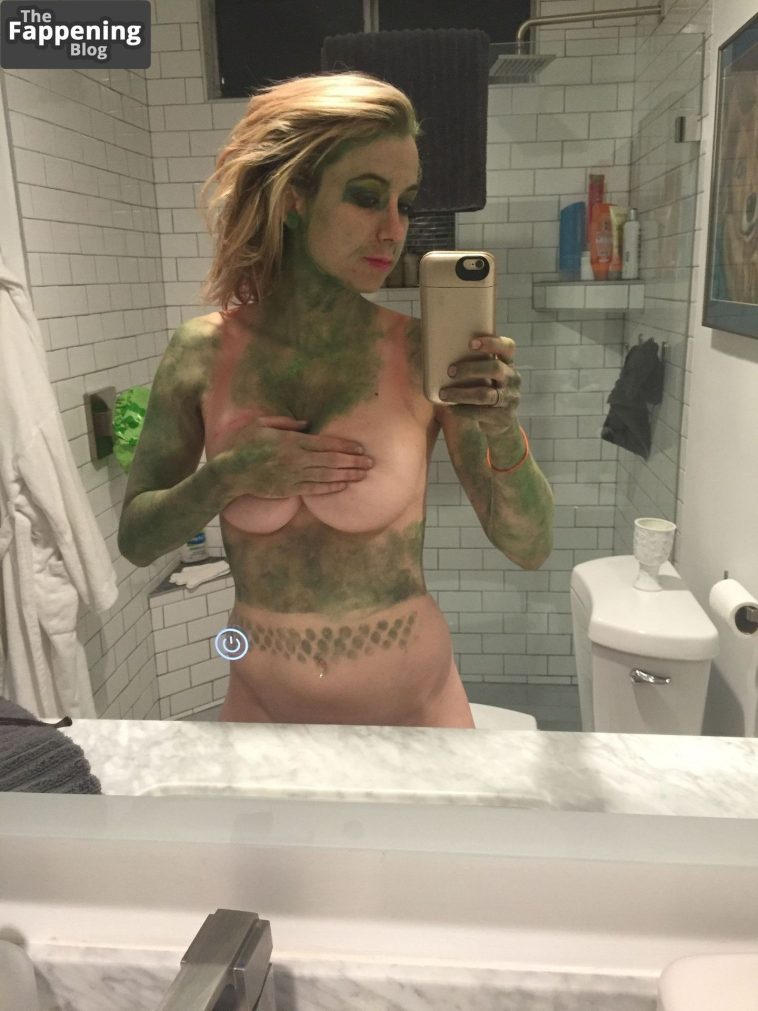 Iliza Shlesinger Nude & Sexy Leaked The Fappening (9 Photos)