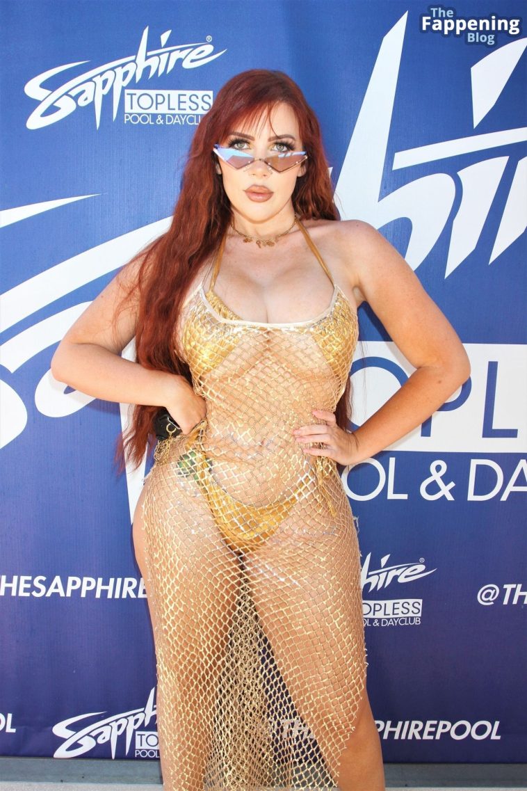 Amanda Nicole is a Golden Goddess at Sapphire Pool and Day Club (6 Photos)
