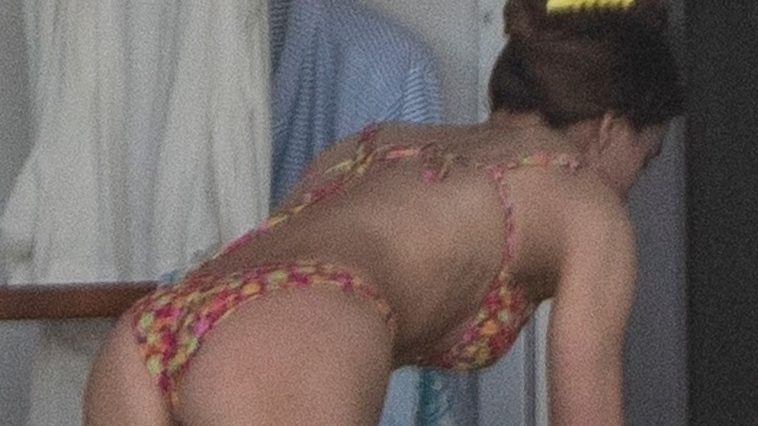 Hailee Steinfeld Shows Off Her Sexy Butt in a Bikini (10 Photos)