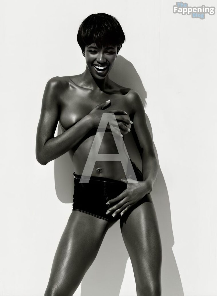 Naomi Campbell Nude & Sexy (118 Photos)