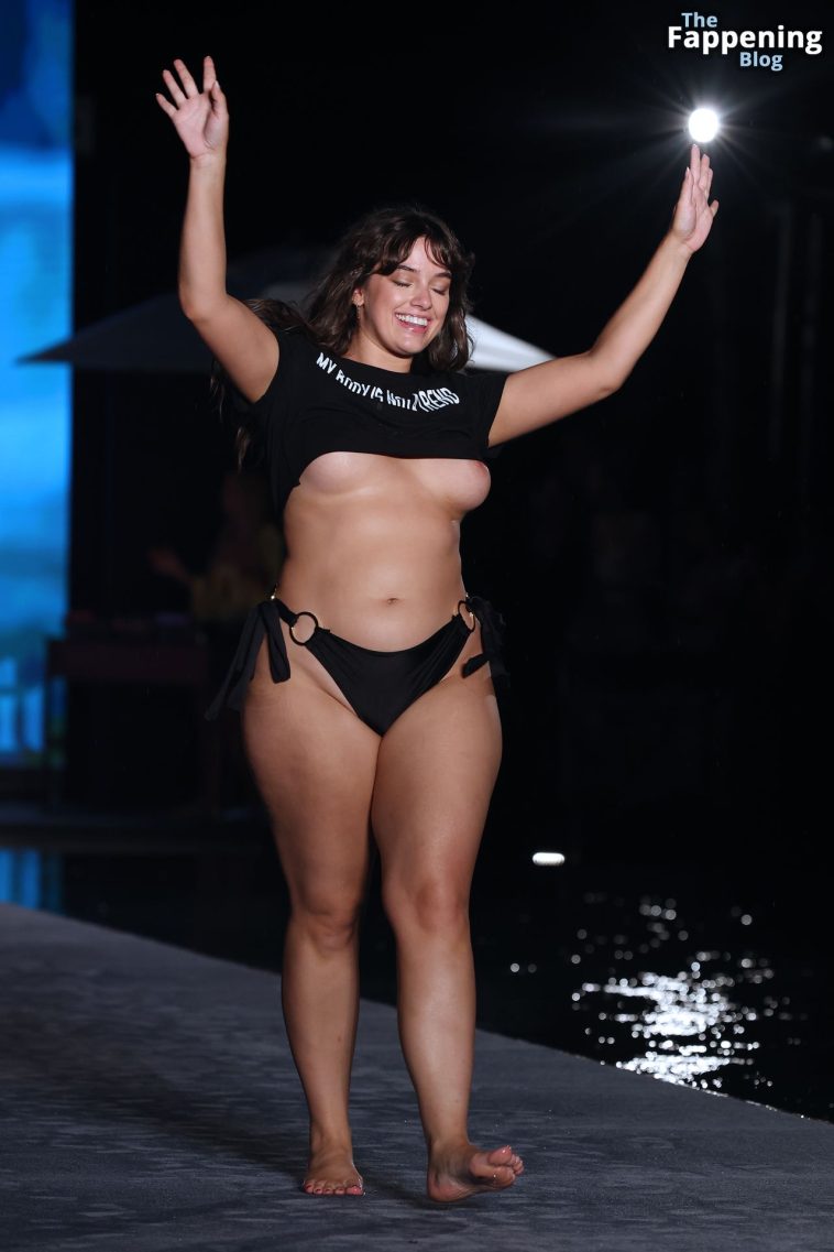 Sixtine Flashes Her Nude Boobs During Sports Illustrated Swimsuit Show in Miami Beach (6 Photos)