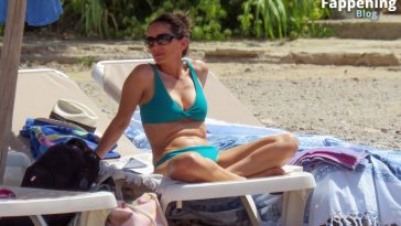 Alejandra Martos Figueroa Enjoys Her Day on the Beach (6 Photos)