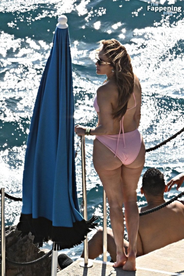 Jennifer Lopez Takes in the Glorious Italian Sunshine During Her Holidays in Positano (48 Photos)