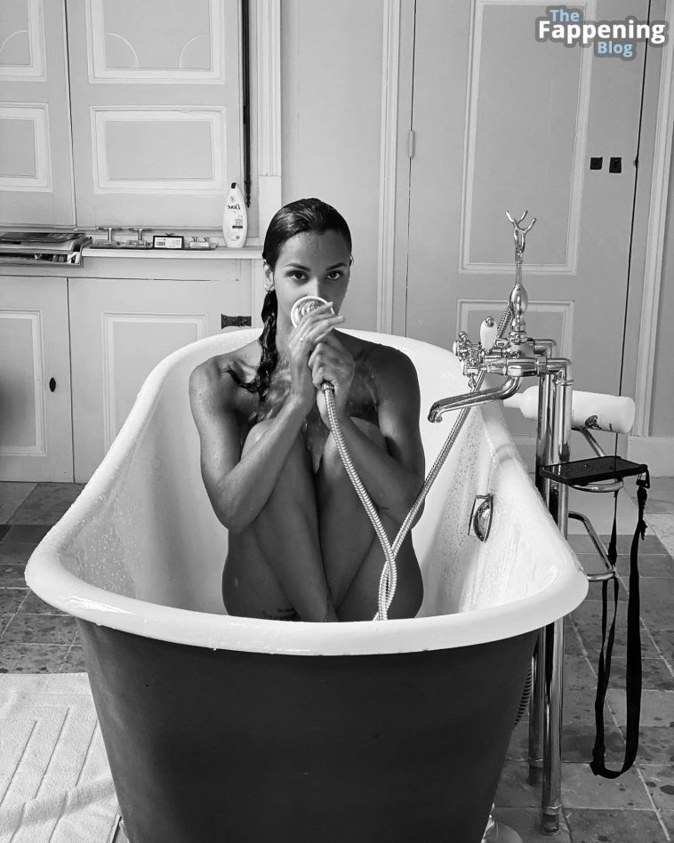 Shy’m Poses Naked in Her Bathtub (6 Photos)