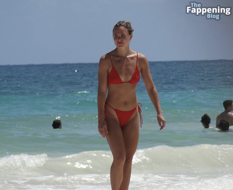 Hannah Brown & Adam Woolard are Spotted at the Beach in Tulum (57 Photos)