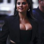 Selena Gomez Show Off Her Sexy Boobs in Paris (6 Photos)