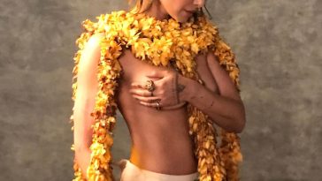 Padma Lakshmi Topless (1 Photo)